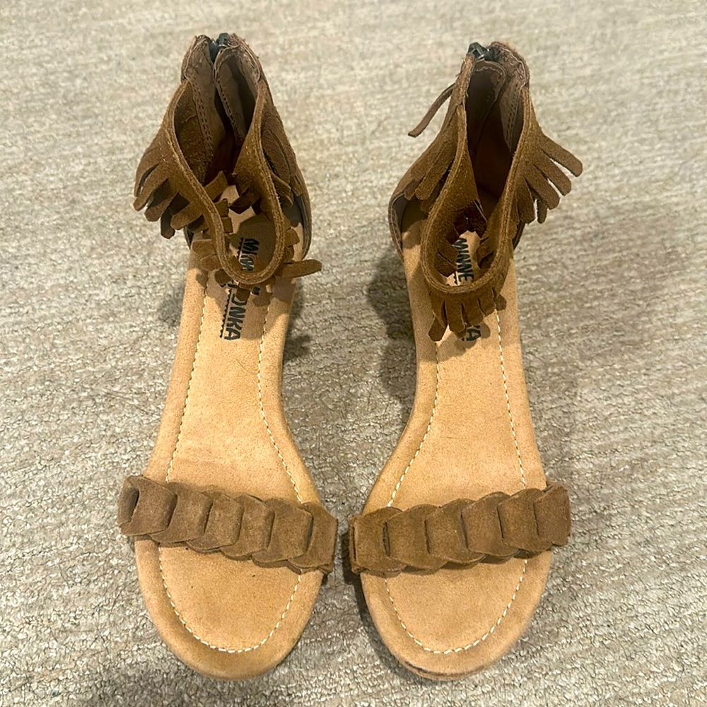 Minnetonkaka Sandals Women’s 6 Nicki Fringe Zip Cork Wedge Ankle Strap - Brown